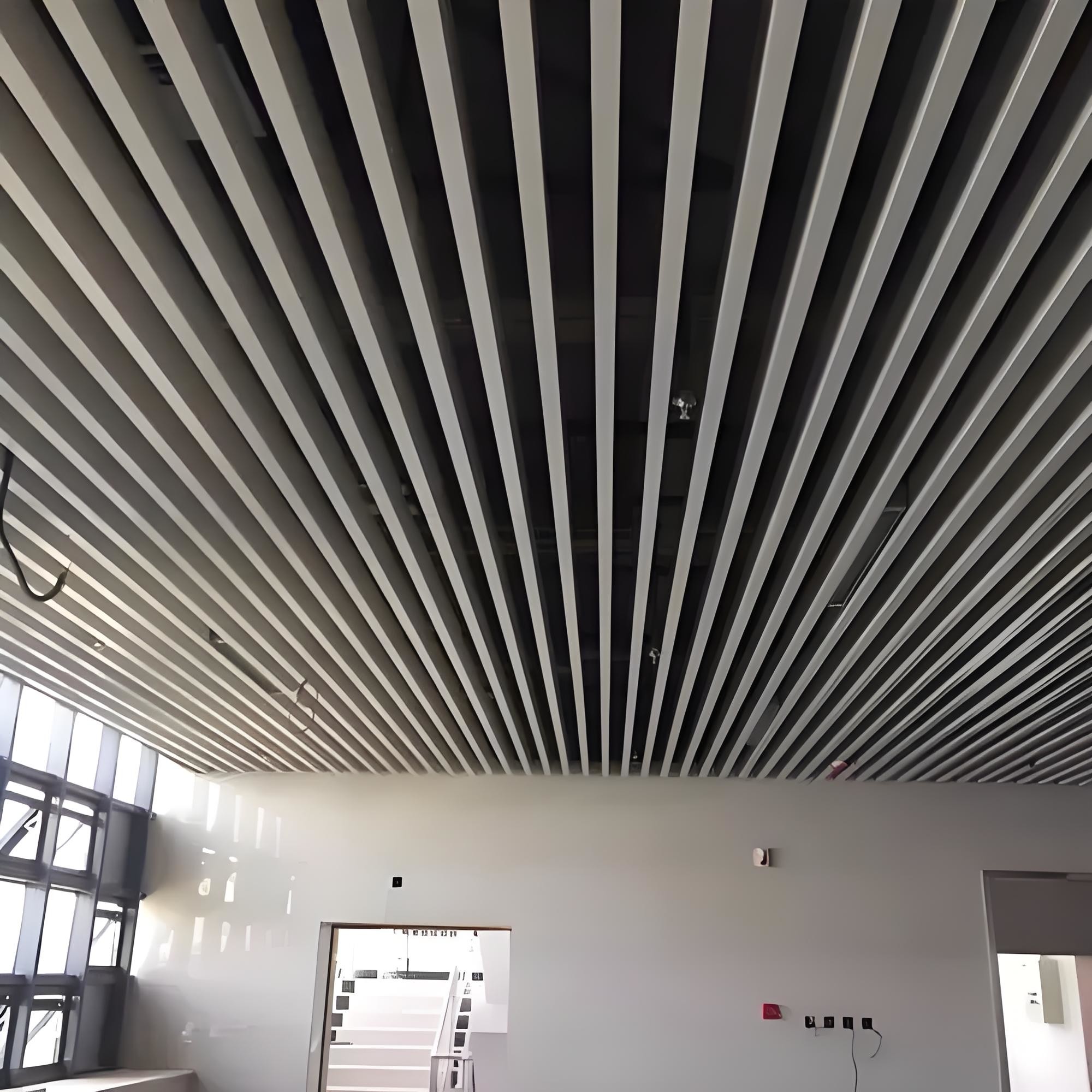 Suspended Wood Grain Aluminum Baffle Ceiling For Shopping Mall Hotel Supermarket