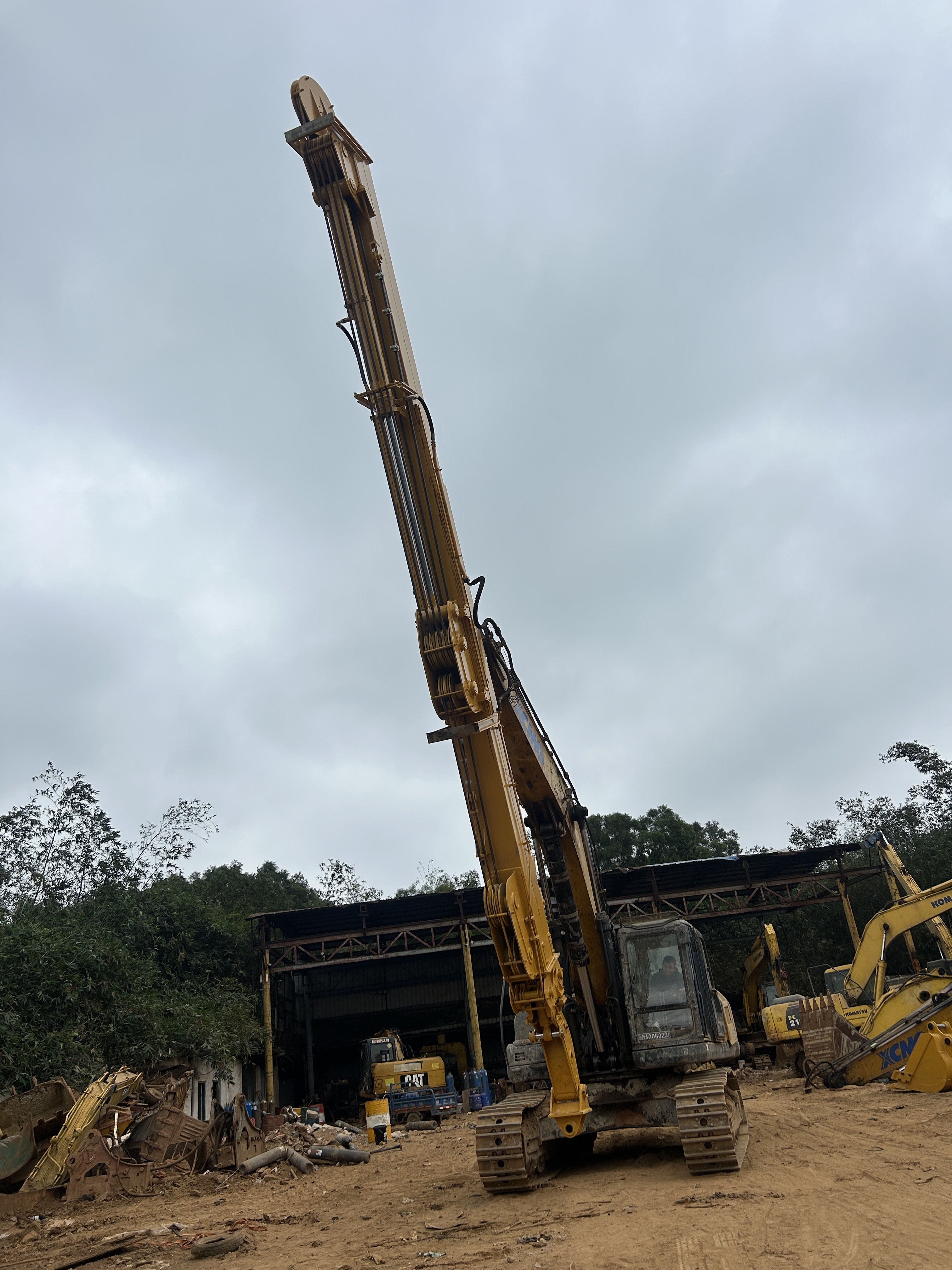 Customizable Excavator XE370 Three Stage Telescopic Arm BS900 Material Lighter Efficient In Carrying Bucket Or Grab 37T