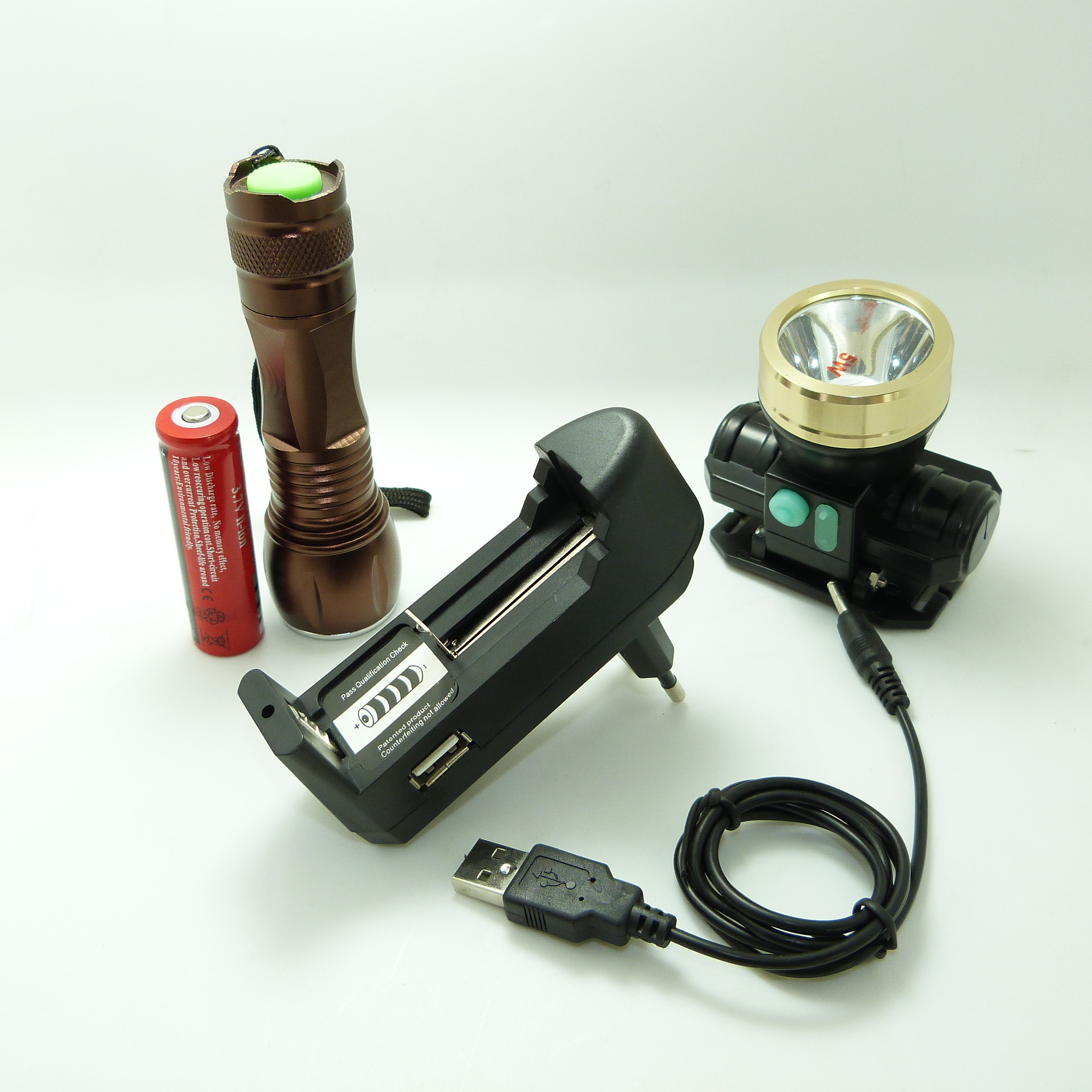 Standard EU Plug Li Ion Wall Battery Charger With USB 4.2V 500mA Output Voltage