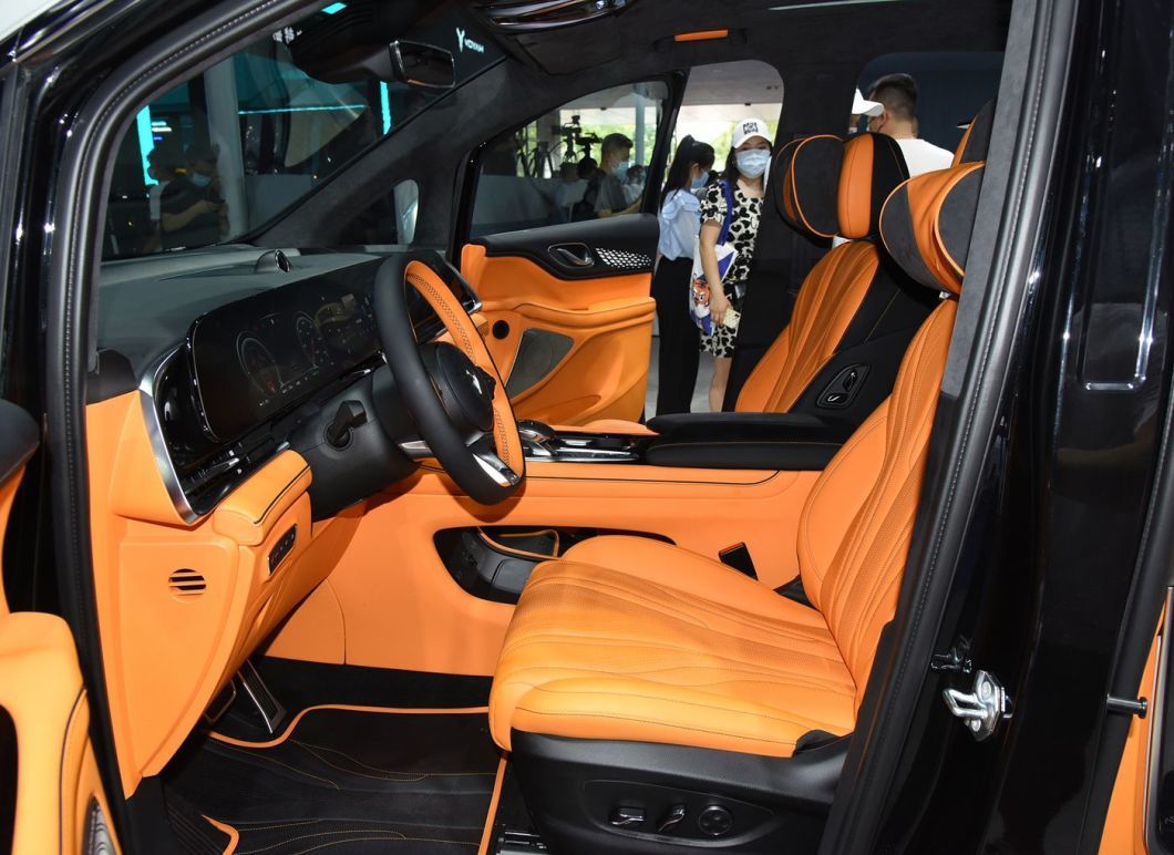 High Speed 2024 Voyah Dreamer Hybrid 5-Doors 7 Seats Luxury EV MPV Electric Car