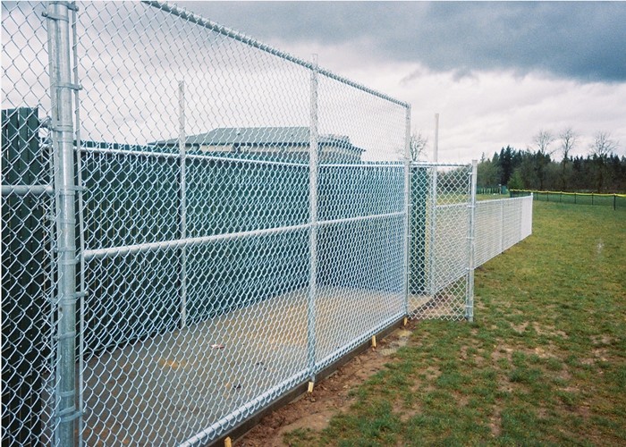 2.0-4.8mm Chain Link Wire Mesh Fence Metal Material For Security Protection