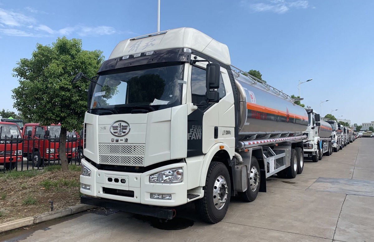 Safe Petroleum Transport With Customizable Oil Fuel Oil Delivery Truck 30cube