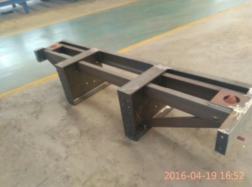 Q345 Material 4 Axles Low Bed Semi Trailer Trucks With 12.00R20 Model Tire For 50T Load Capacity With 3.5 Inch King Pin