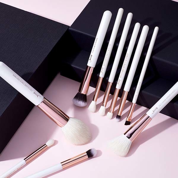 Portable Fluffy Wood Handle Makeup Brushes Eco friendly soft Firm Hair