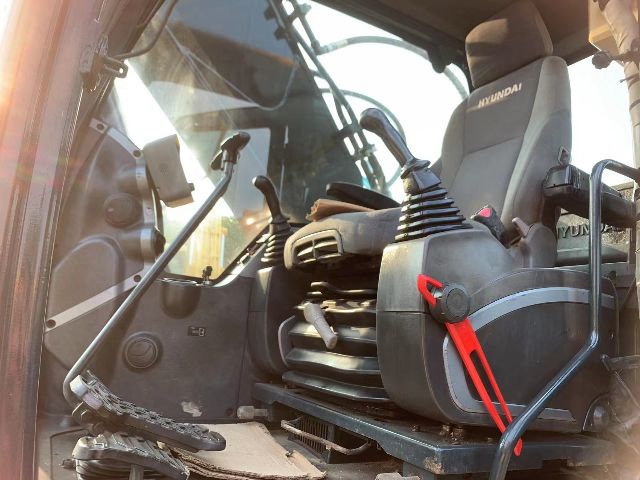 Hyundai R305-9T Excavator Cab