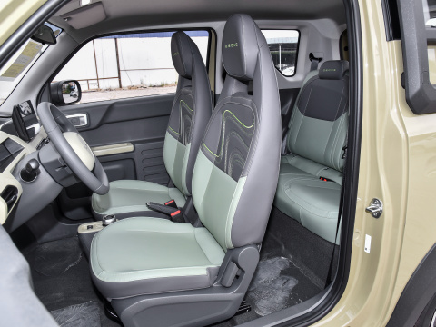 GEELY Panda Mini Luxury Electric Vehicle with 200km Pure Electric Cruising Range
