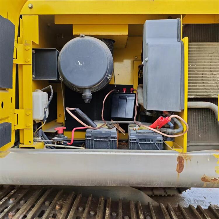 Used Kobelco 350 Excavator with 1.6m3 Bucket Capacity and HINO Engine in Shanghai Yard
