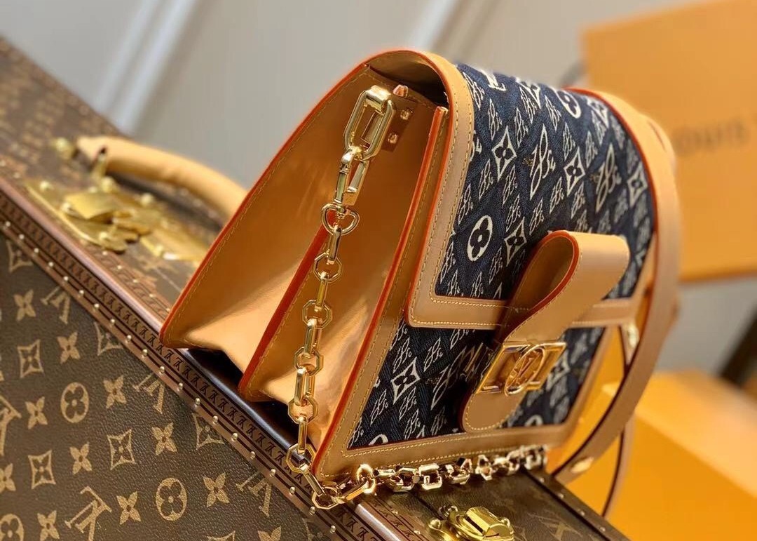 Lock Catch Medium Crossbody 25cm Luxury Chain Bag Monogram Printing