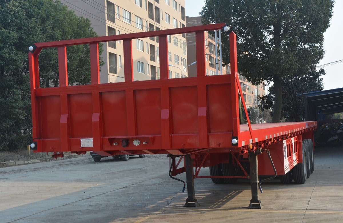 Sturdy 80t Removable Lowbed Truck Trailer For Excavator And Machinery Transport