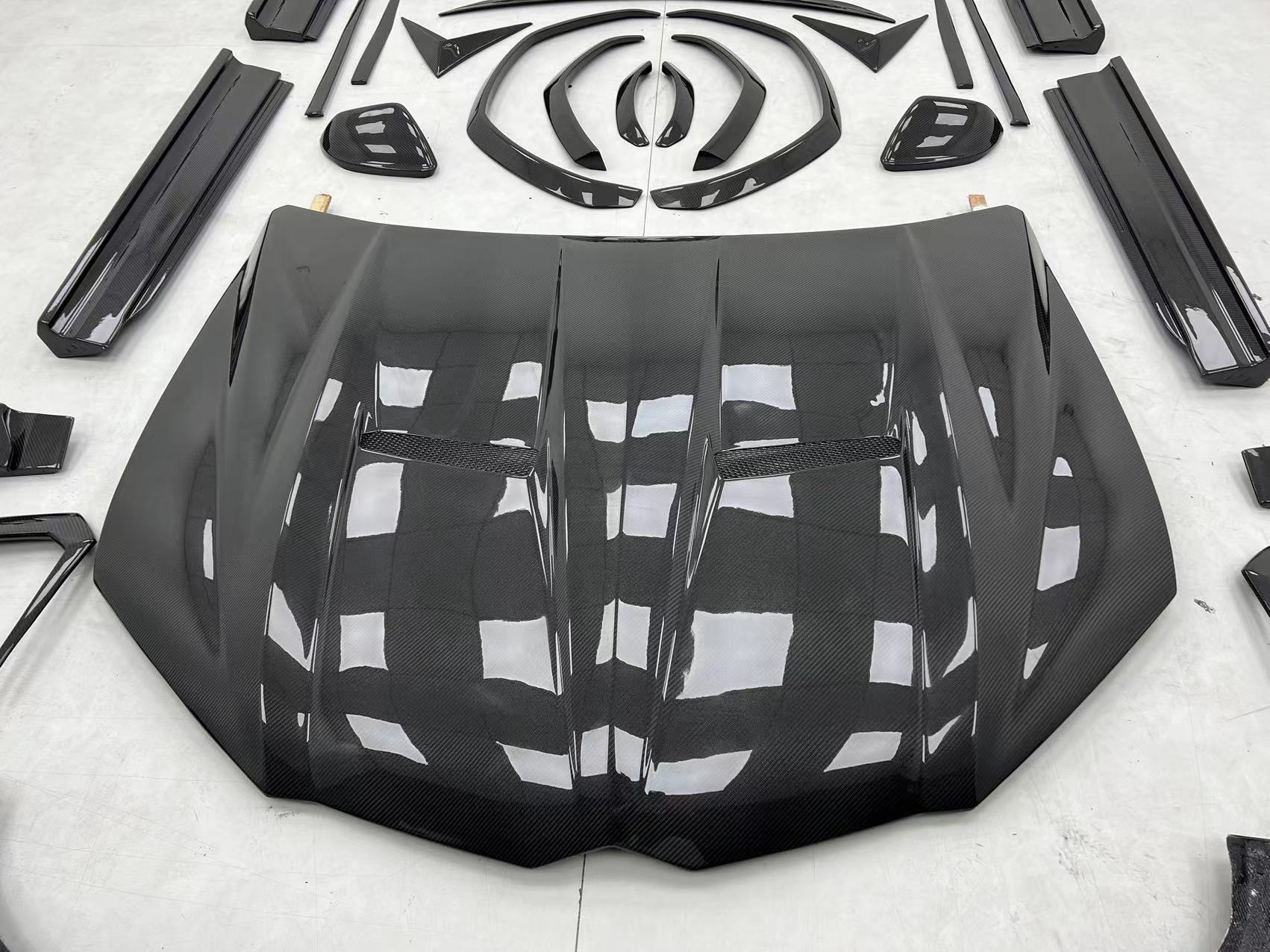 For Lamborghini URUS Carbon Fiber Body Kit Urus Upgrades Top-style Carbon Fiber Front Lip Diffuser Spoiler Hood Widebody Kit