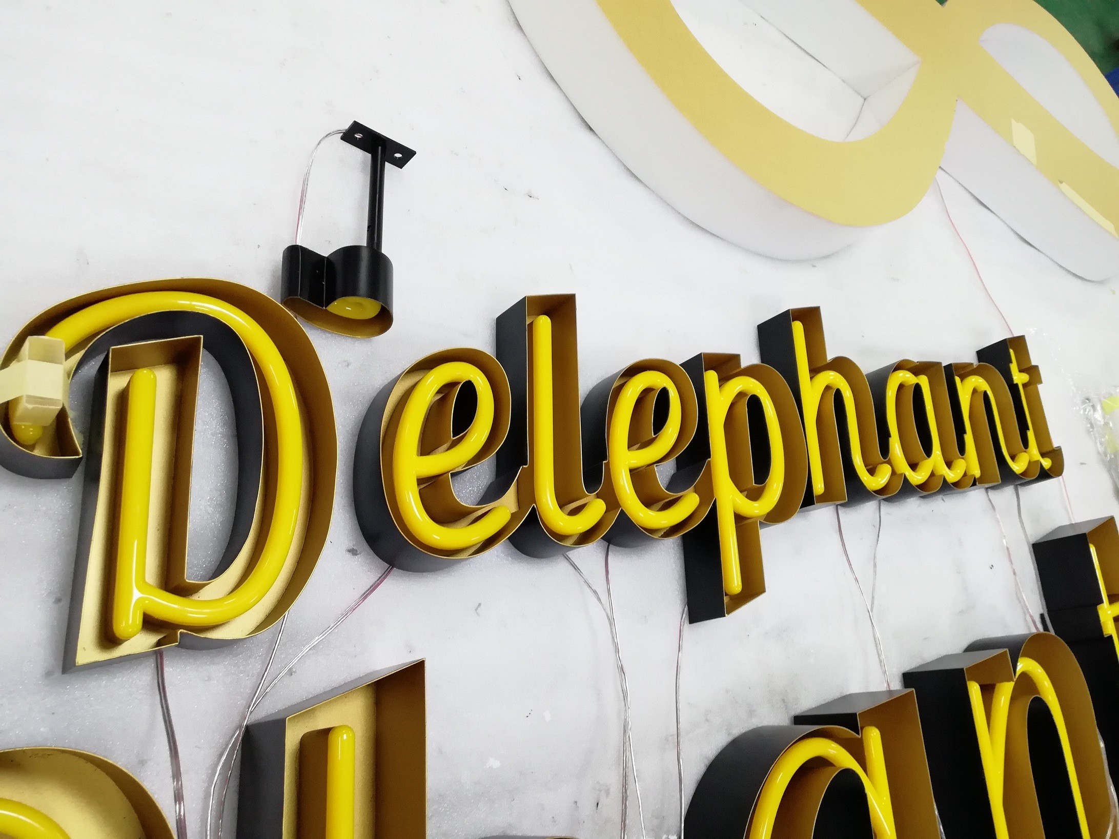 White Neon Channel Letter Signs 24.5mm Stainless Steel For Advertising