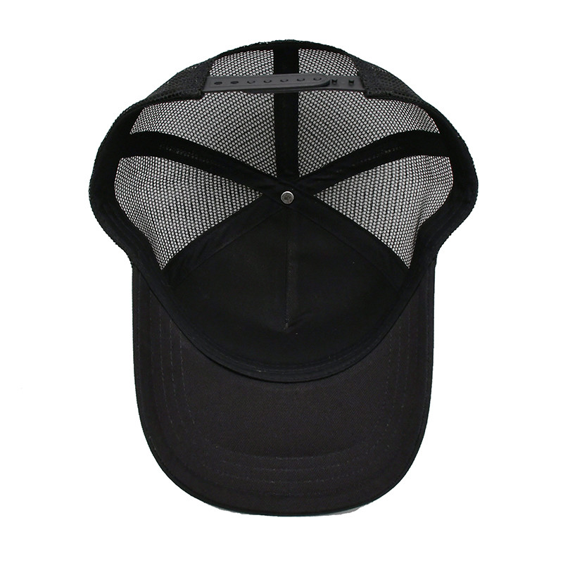 Wholesale 5 Panel Unisex Custom Metal Plate with embroidery Mesh Baseball Cap Gorras Breathable Curved Brim Trucker Hat