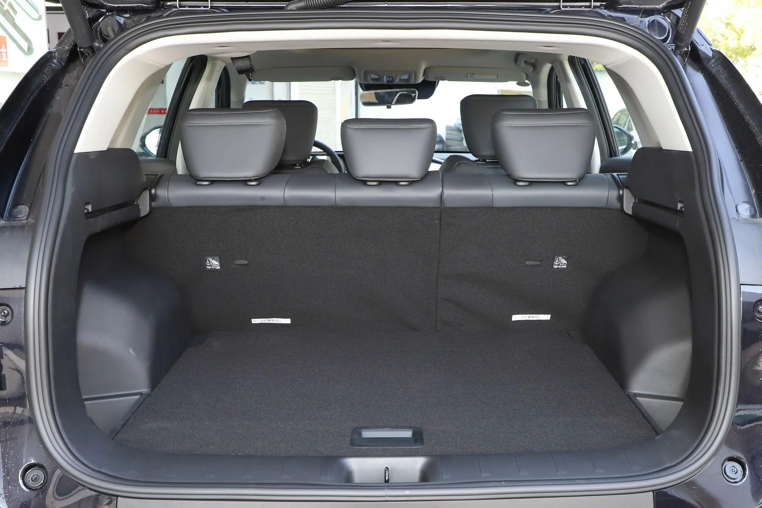 Dongfeng Family Auto's Style SUV 2024 Upgrade Version with Maximum Power of 200-250Ps and Minimum Grand Clearance of 10°-15°