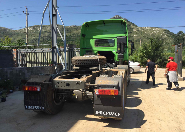 Low Fuel Consumption SINOTRUK HOWO Tractor Trailer Truck 290HP Single Bed