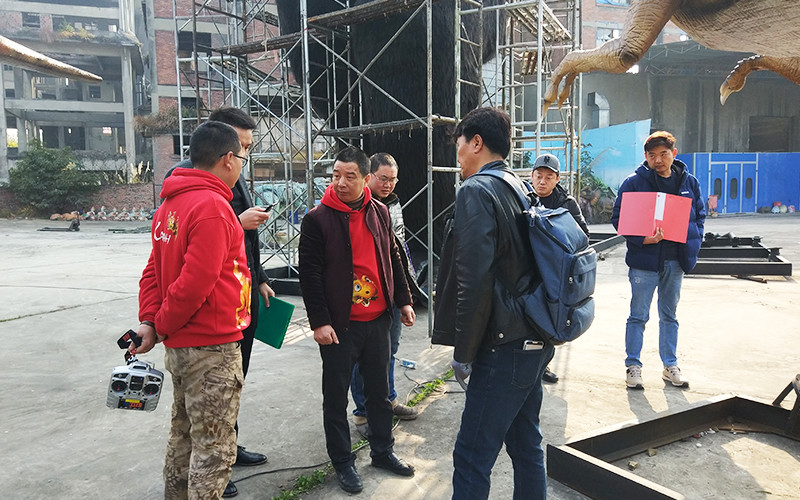 Customized Handmade Worker Carving Display Lantern In Outdoor Square