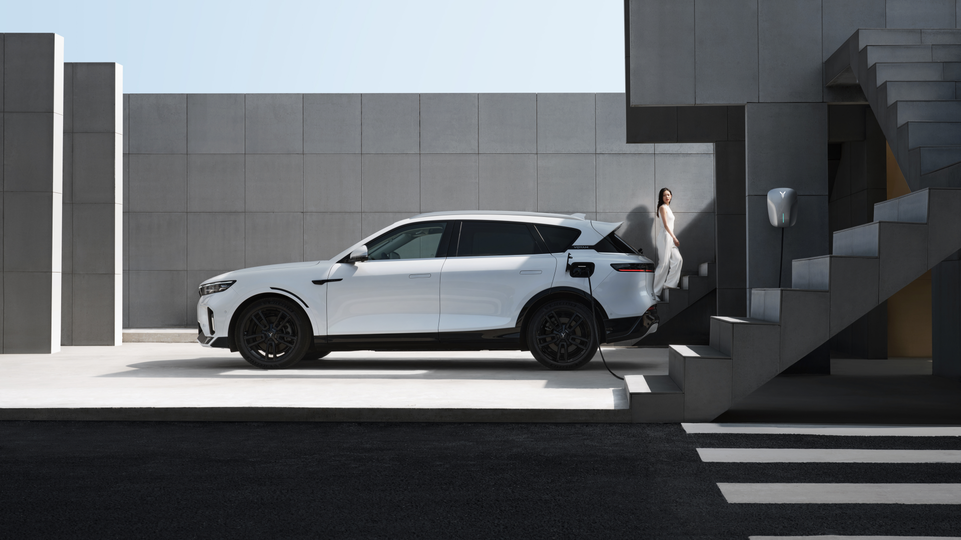 200Km/h Max Speed Electric Car Voyah Free 5-Seat SUV with Hybrid Technology and Body Structure