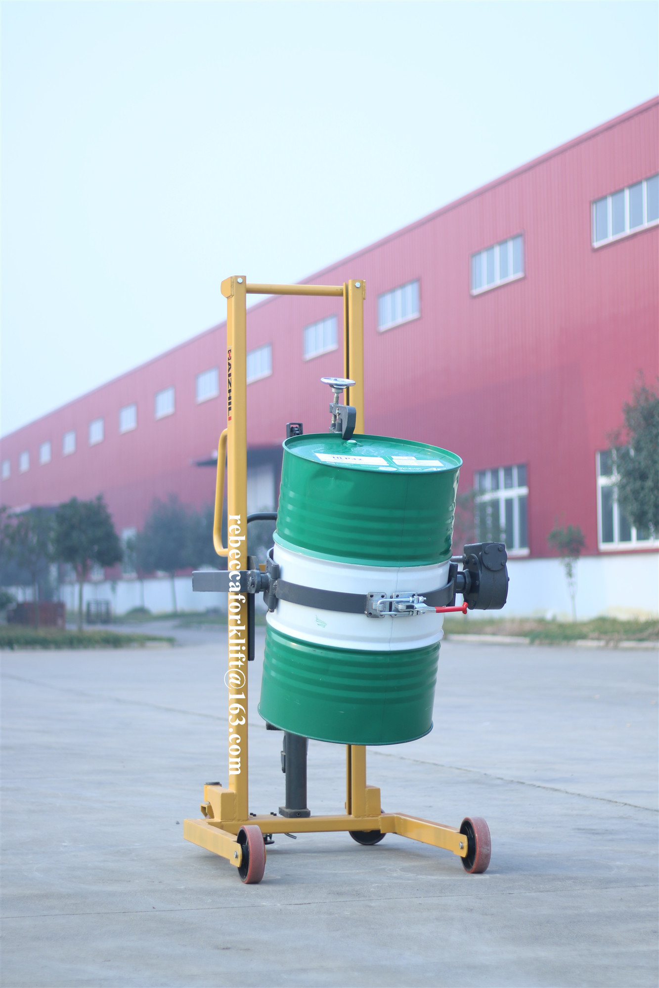 Compact Structure Drum Lifter Trolley With Hooper 350KG 1.46M Lifting Height
