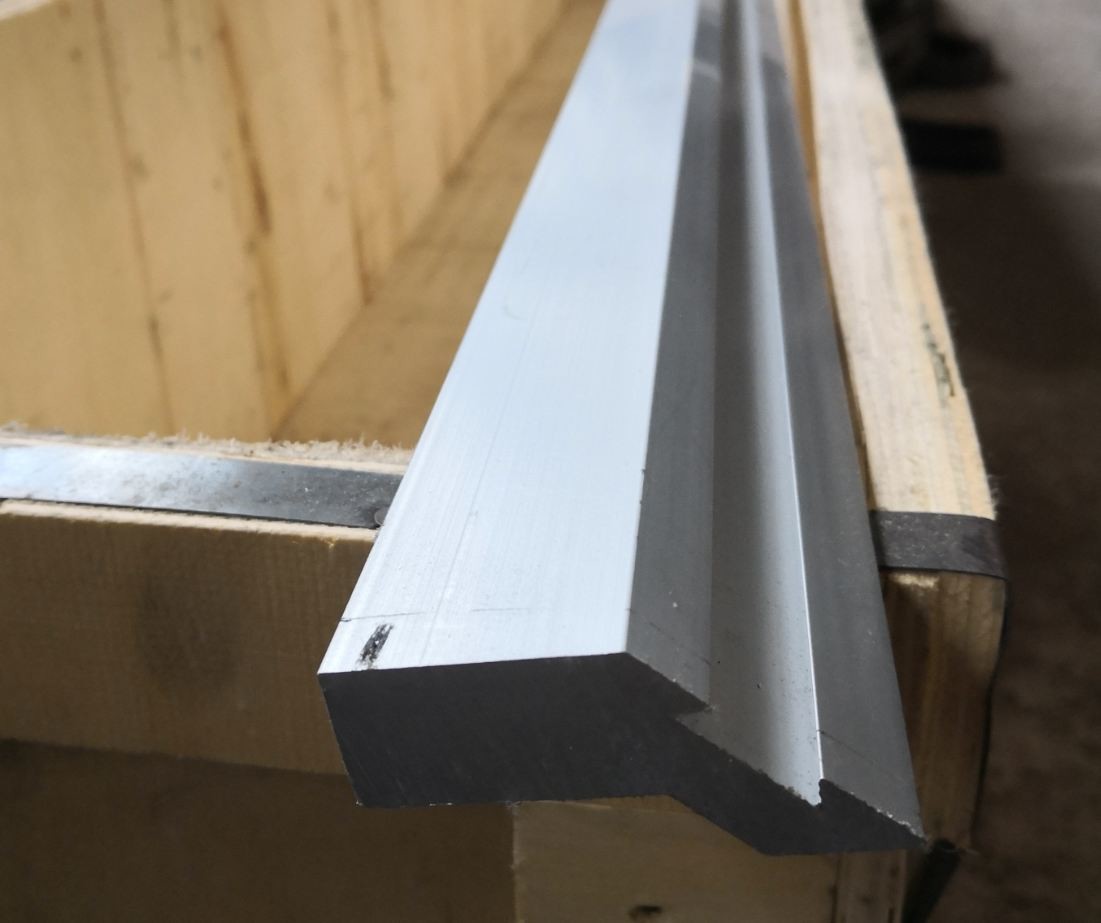 Durable Industrial Aluminum Extrusion Profiles As Holder For Mining Machining