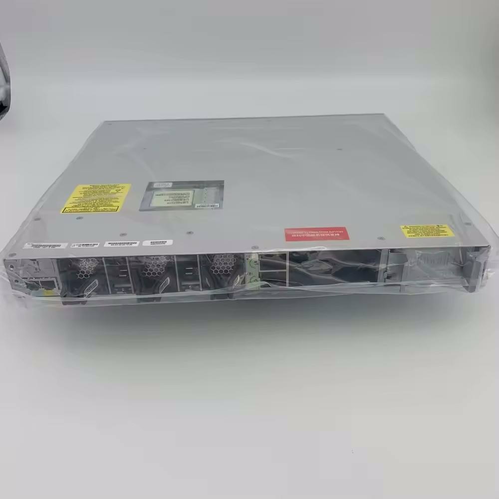 48 Ports PoE Switch 4x10G Uplink Network Essentials C9300L-48P-4X-E Private Mold Design for Efficiency and Performance