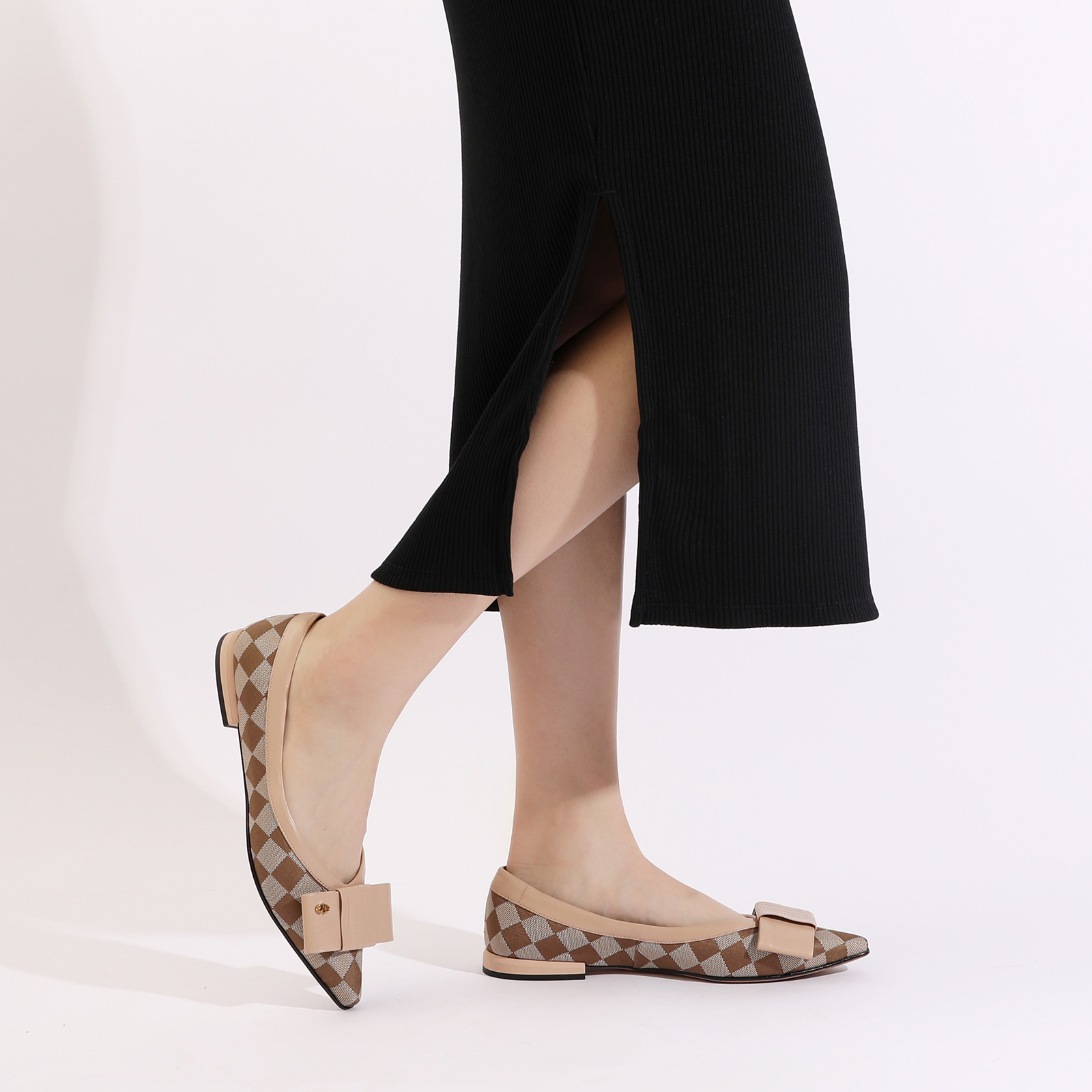 Soft And Lightweight Women Flat Leather Shoes Plaid Pattern for Office