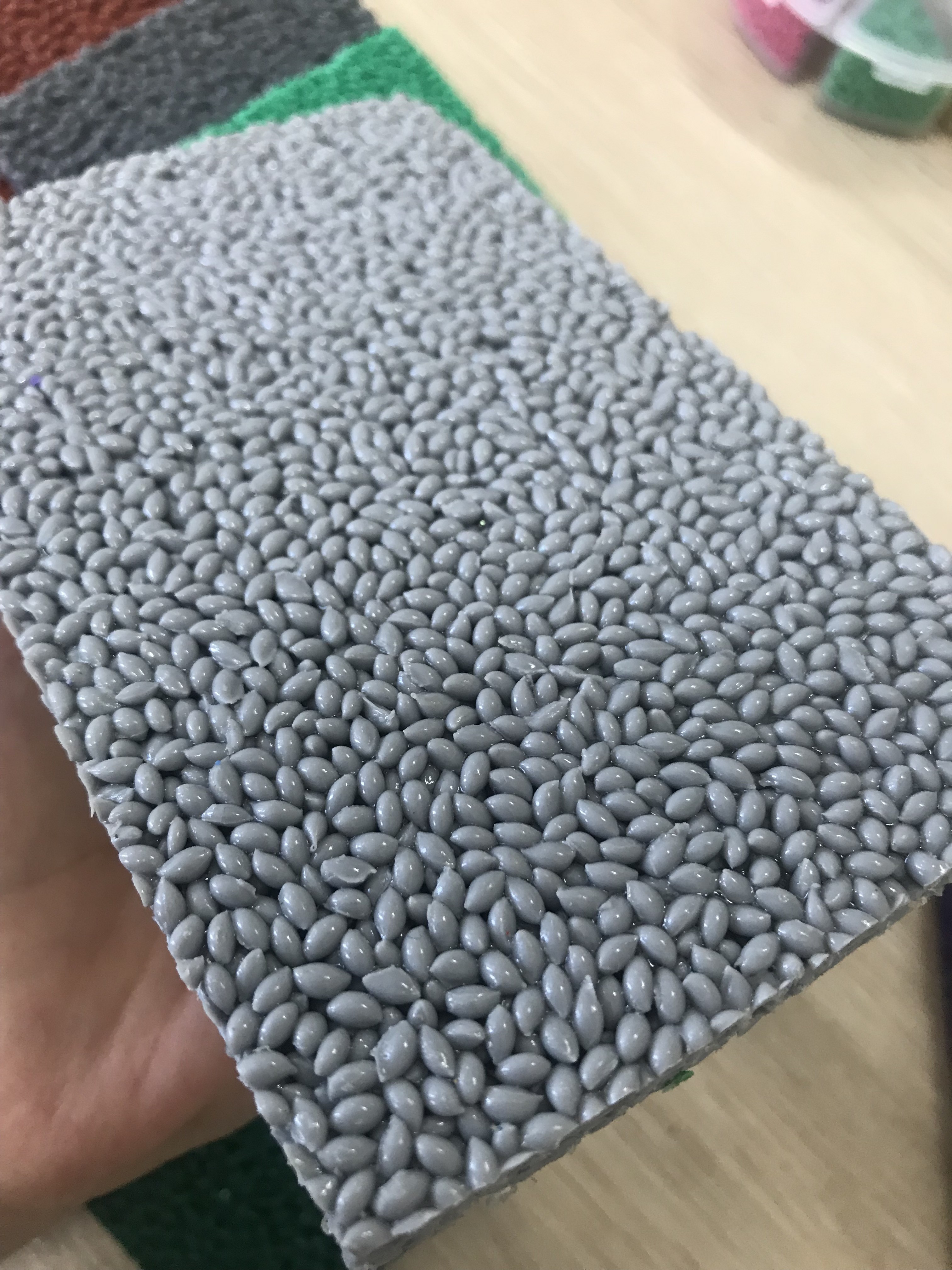 Strong Hydrophobic Permeable Coloured EPDM Rubber Particles