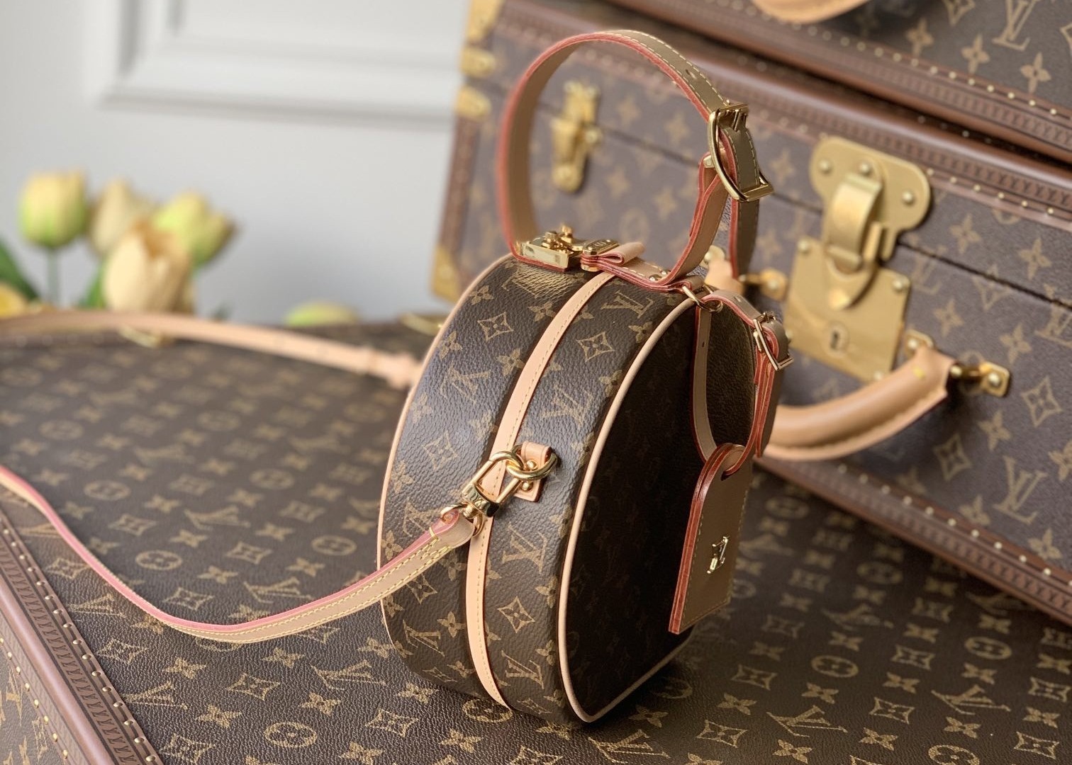 Ladies Leather 7.5cm Circular Push Lock Crossbody Bag With Mental Ornament