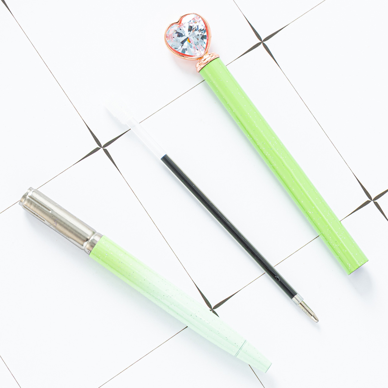 Creative Cartoon Metal Heart Marker Pens Ballpoint Pen with Black Ink Not Erasable
