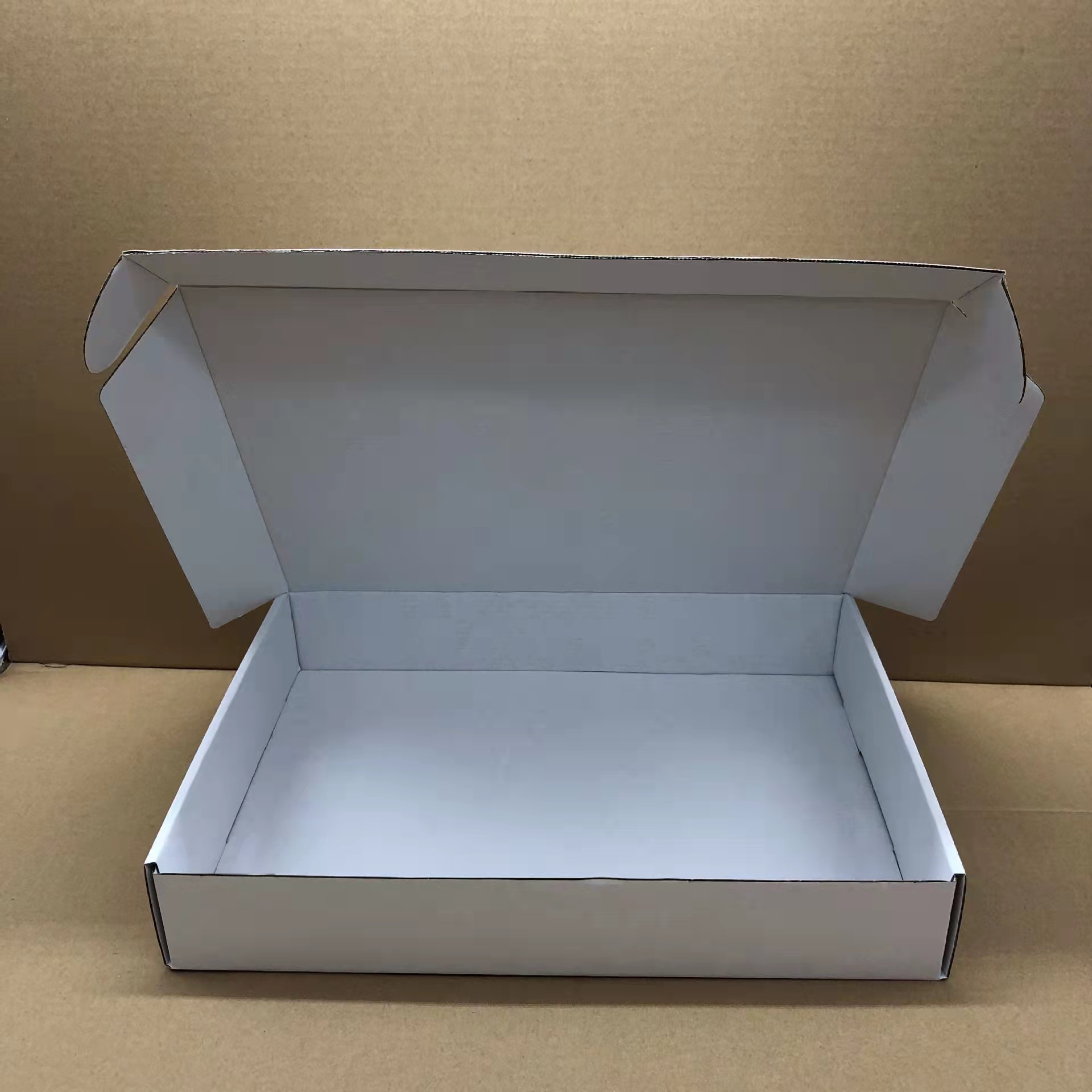 Customized Rigid Corrugated Cardboard Shipping Box For Silk Lining Clothing