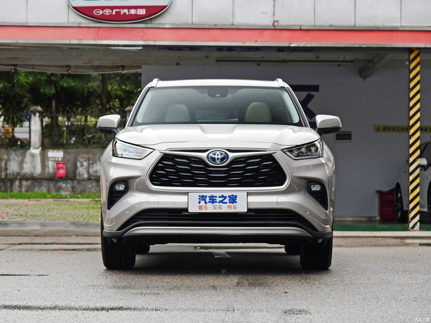 Toyota Crown Kluger 2.5l Hev All-wheel-drive Hybrid Cars with Maximum Speed 180km/h