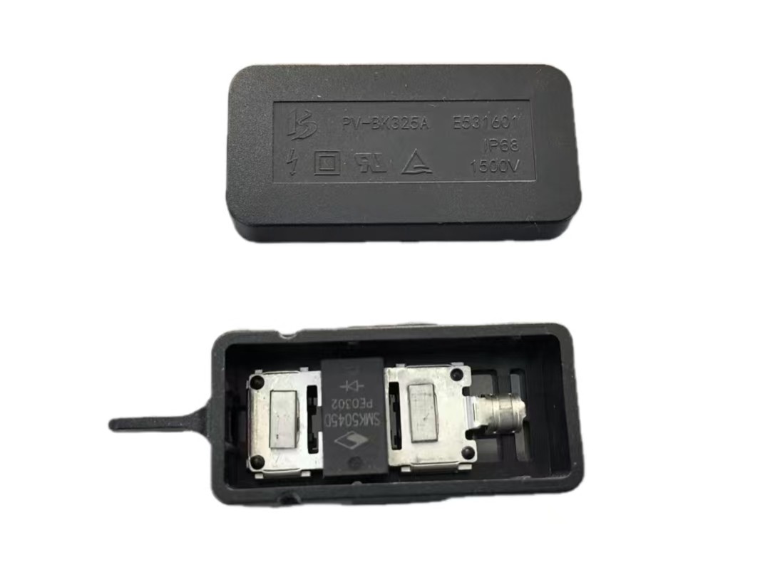1500VDC UL Approved Photovoltaic Junction Box With Tin Plated Copper Contact
