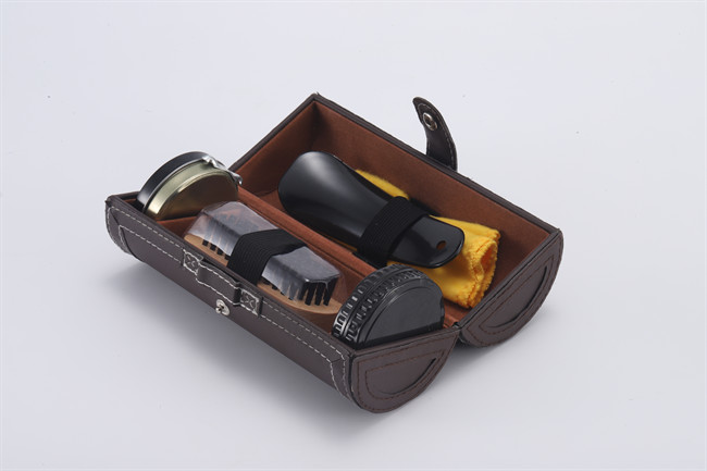 Shoe Shine Kit Men Shoe Polish Suit In PU Leather Case Premium Travel Cleanup Set OEM