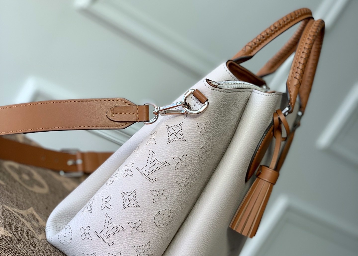 haumea Women fashion handbag genunie cowhide leather cross-body bag Weaving handle double spike pendant bag