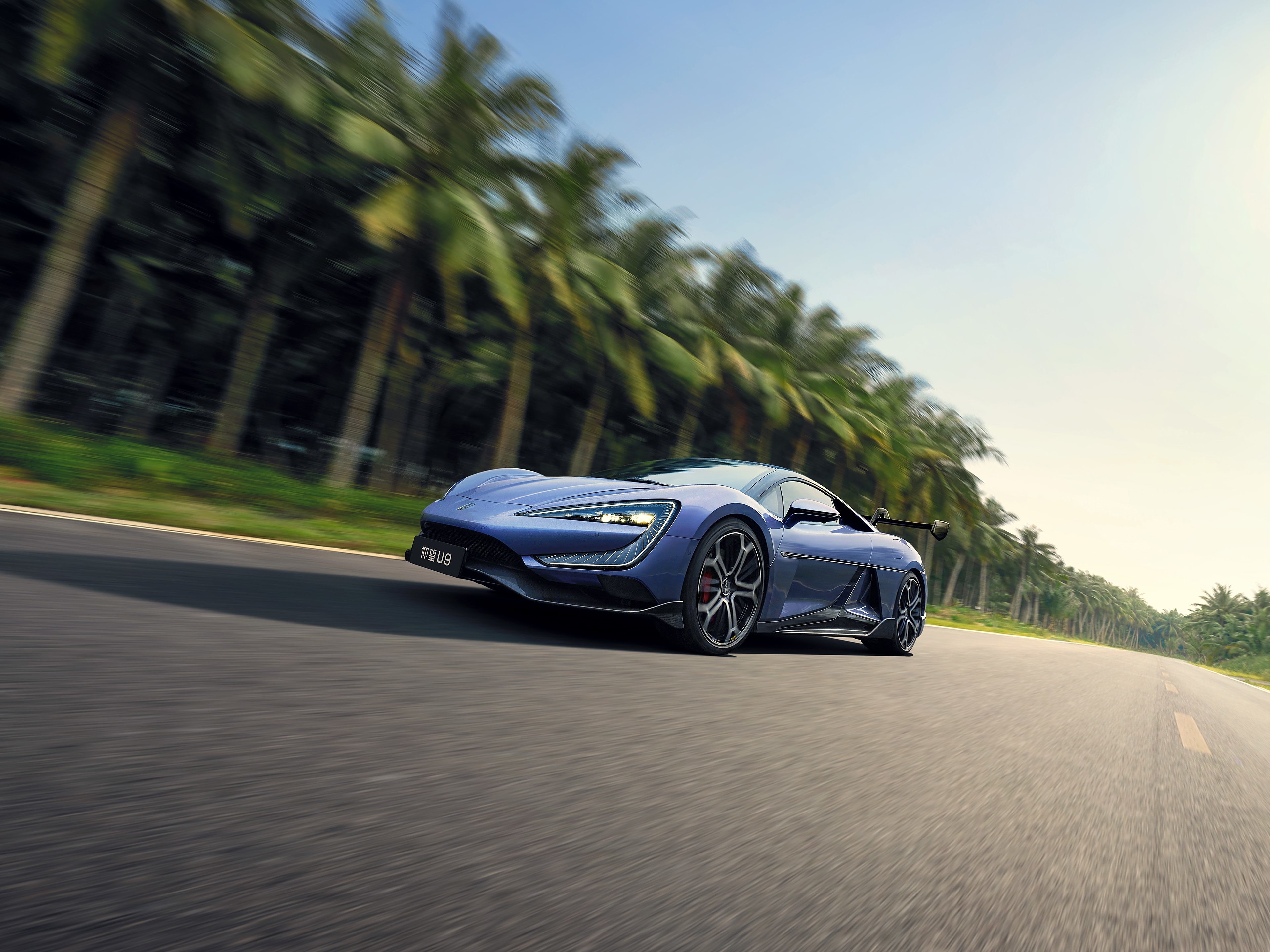 Byd Yangwang U9 2024 Standard Luxury Awd Four Motors Sports Car Pure Electric 1306 HP High Speed Sports New Car Price