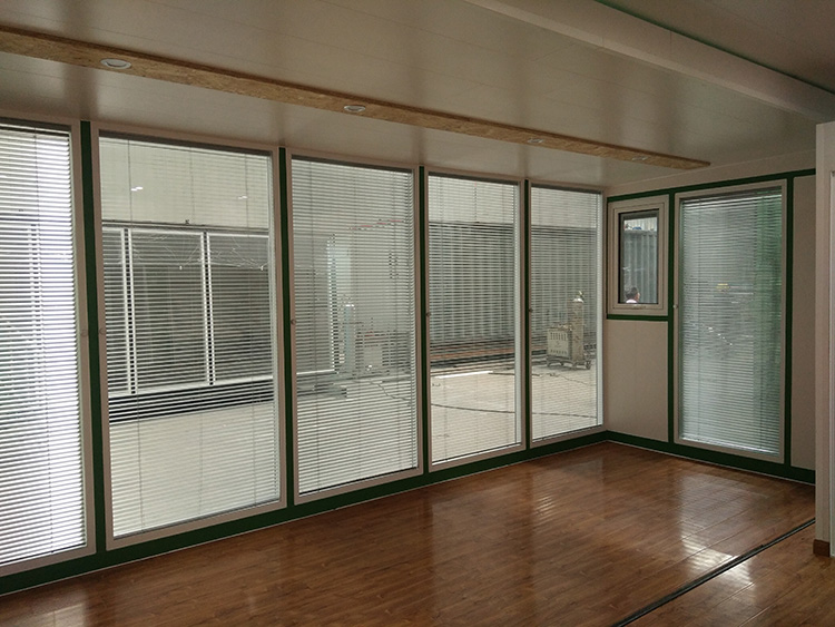 Black Shell Composite Floor Expandable Shipping Container House