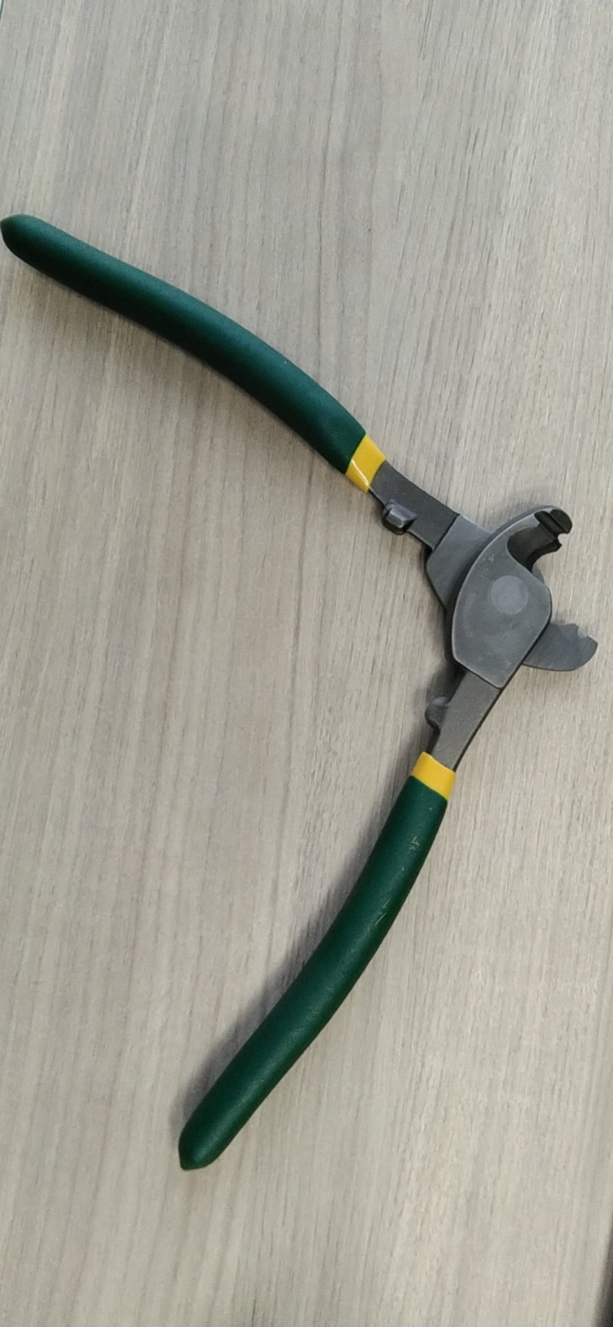 Cable shears, high carbon steel, PVC handle, clamp taste should be quenched, (6,8,10 inches)
