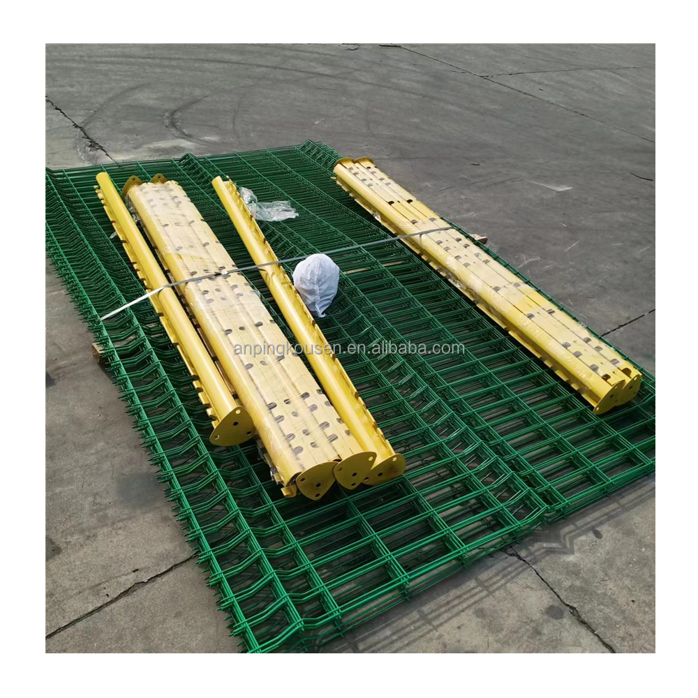 Low Carbon Steel Wire Hot Dipped Galvanized 3D Curved Fence for Garden and Arena Sale