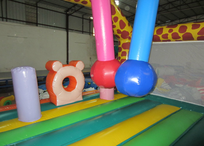 Amusement Park Custom Made Inflatables Giraffe Bounce Combo Enviroment - Friendly