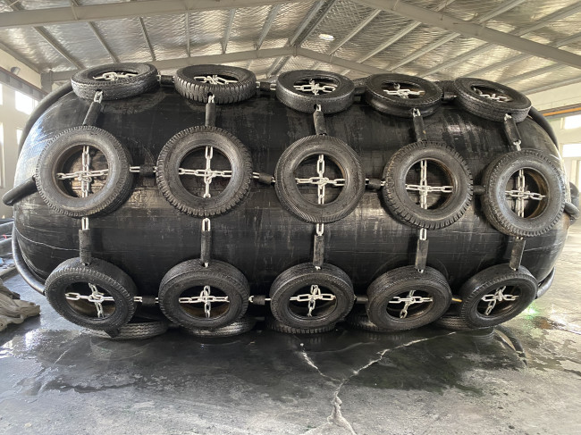 Air Tightness Sling Fender Anti Explosion Marine Floating Pneumatic Rubber Fenders