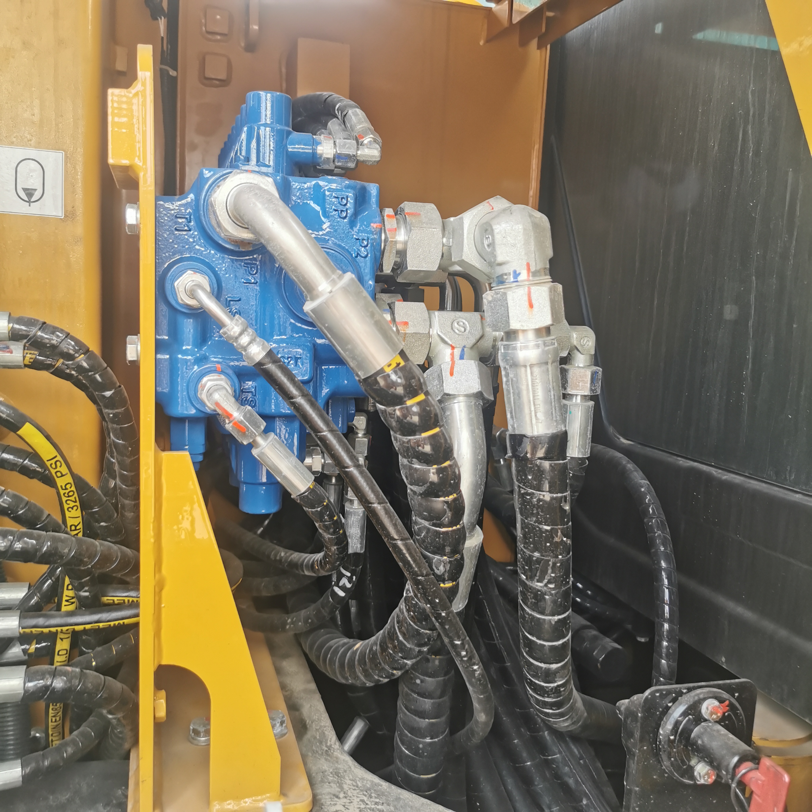 Sany Excavator SY65W-S Equipped with Original Hydraulic Valve and 0.25m3 Bucket Capacity