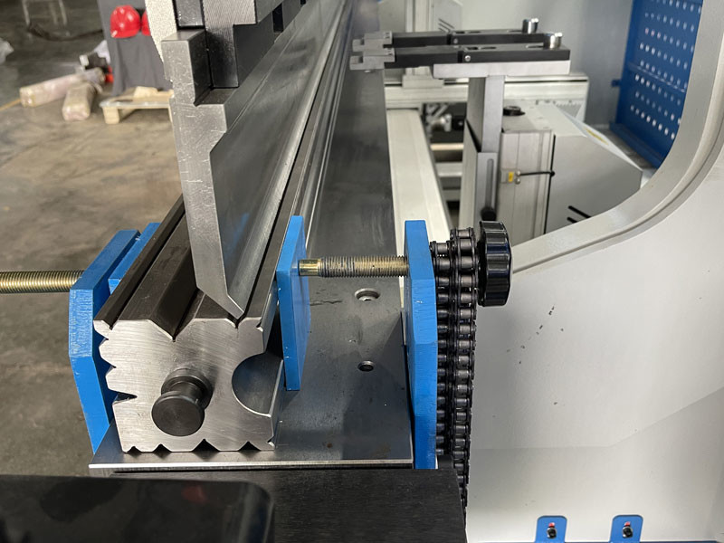 160T4000mm Hydraulic CNC Press Brake 8+1 Axis Bending Machine Delem DA69T Control System