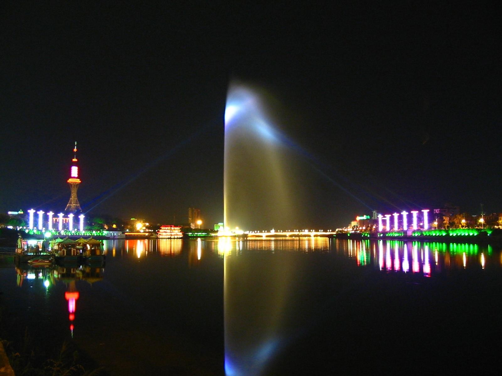 Stainless Pump Spray Fountain with LED Lights and Musical Signal Control