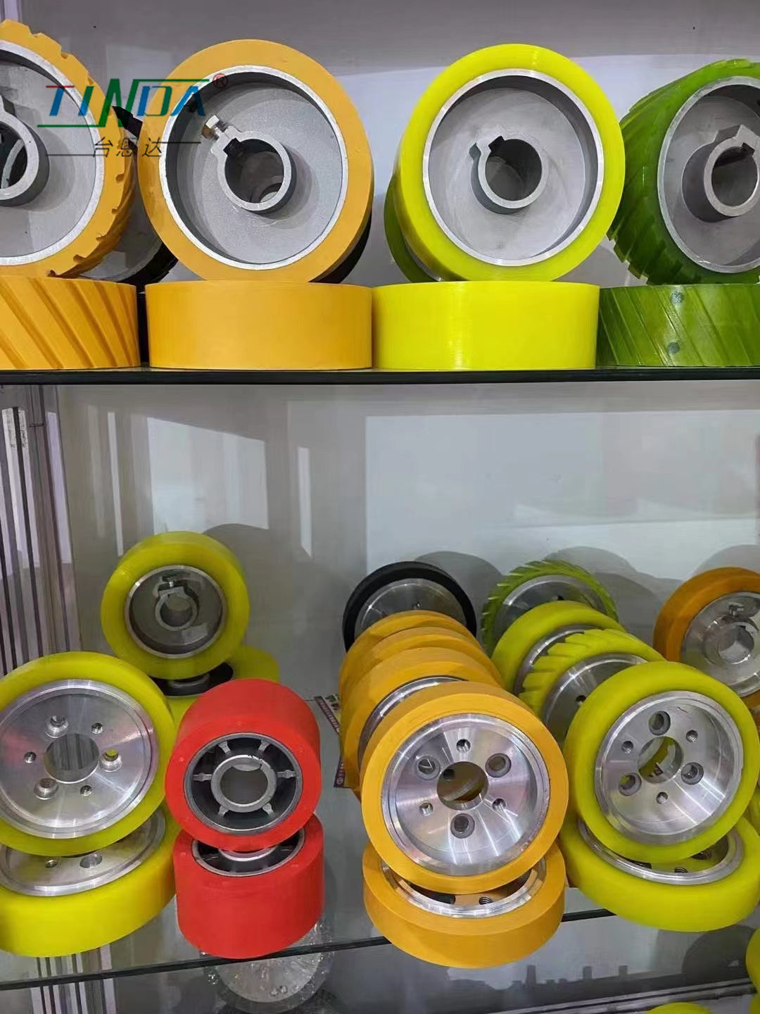 OEM Rubber Wheel Roller For Woodworking Profile Wrapping Machines