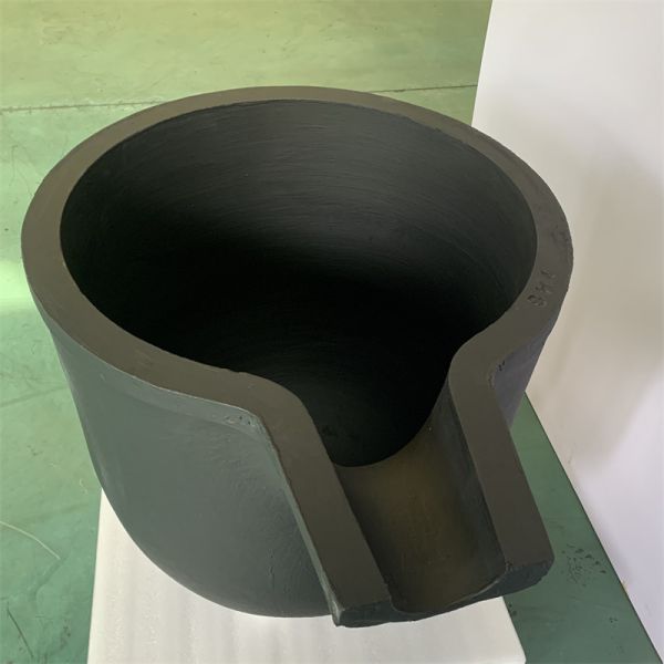 Safety Silicon Carbide Pure Graphite Crucible Oxidation Resistance With Pouring Nozzle