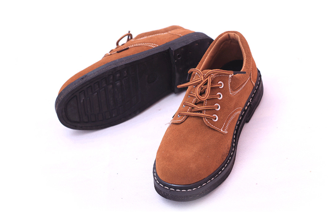 Solid Bottom Tire Bottom Anti Smashing Anti Stab Welding Safety Shoes Wear Resistant And Breathable Cowhide