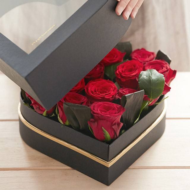 Simple Luxurious Creative Colorful Romantic Heart Flower Box Packaging with PVC Window
