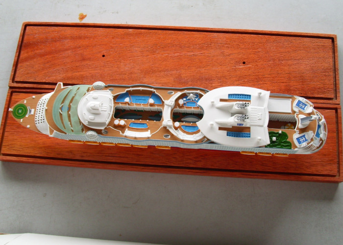 Scale 1:900 Oasis Of The Seas Royal Caribbean Cruise Ship Models With Engraving Printing Hull Logo Printing