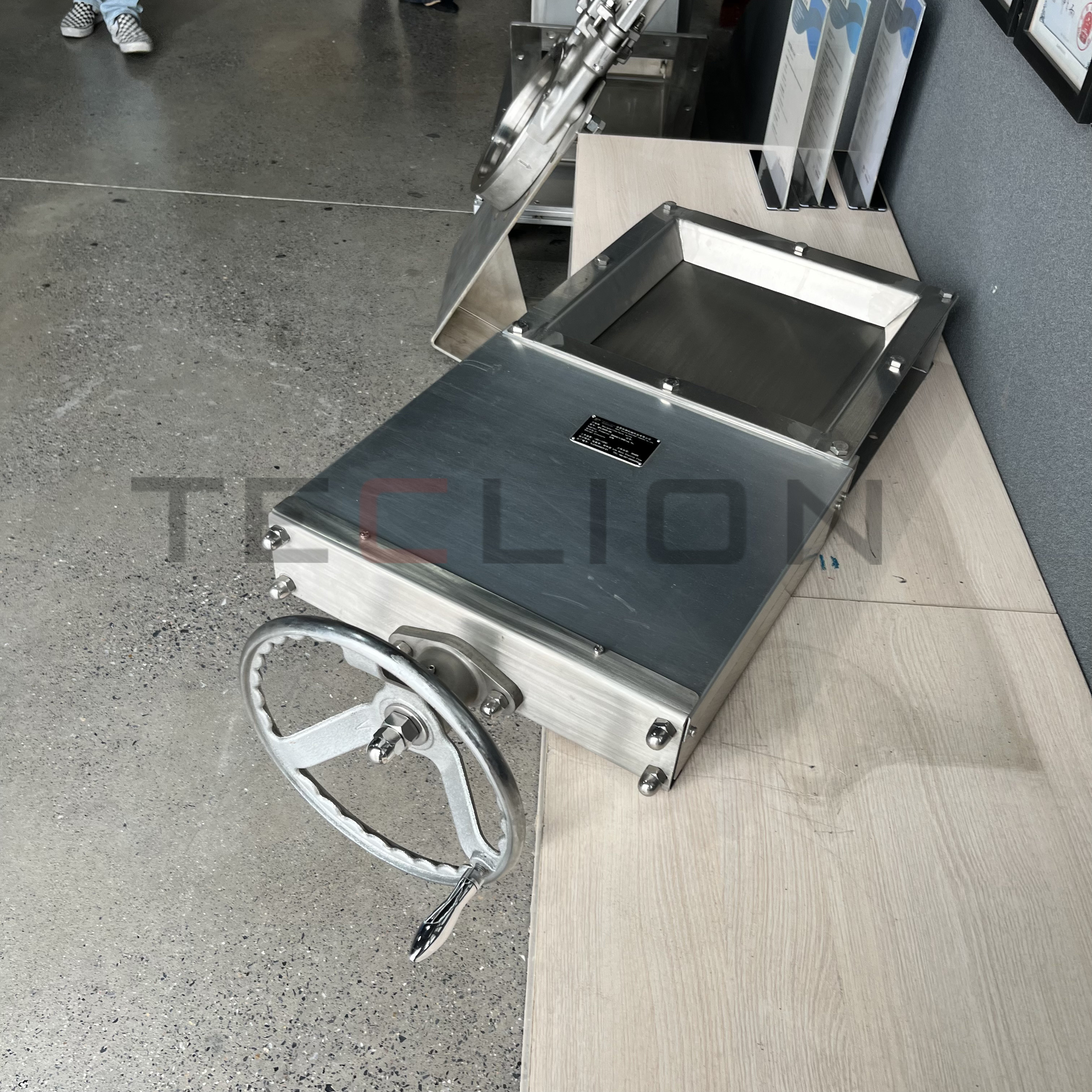 Stainless Steel Pneumatic Gate Valve for PP PE Particles with Non-Rising Stem and Dust Proof Design