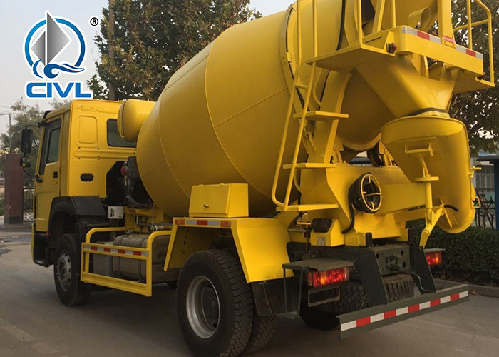 290hp America Motor 4x2 Concrete Mixing Equipment Howo 8CBM Capacity 300L Yellow Color