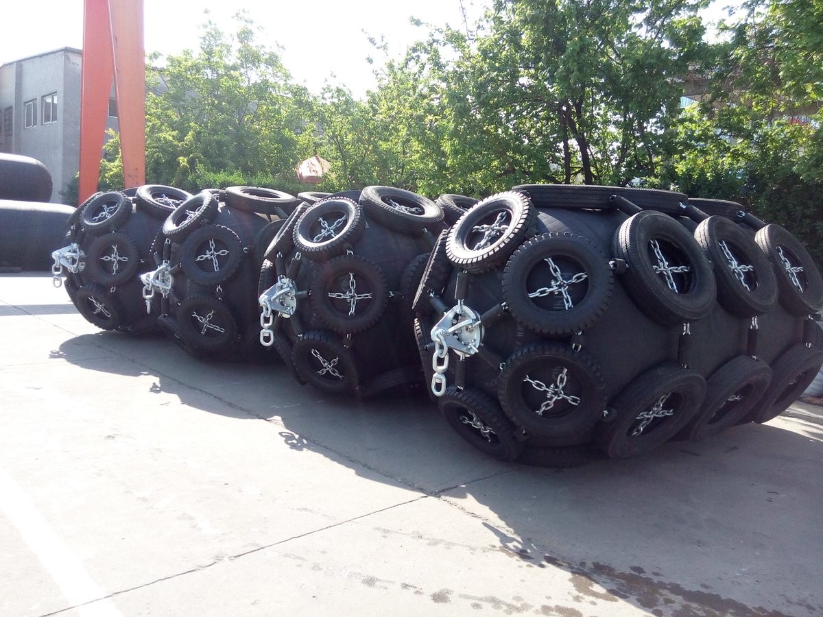 50kpa 3.3D*6.5L Yokohama Rubber Fender d type cylinder Shape