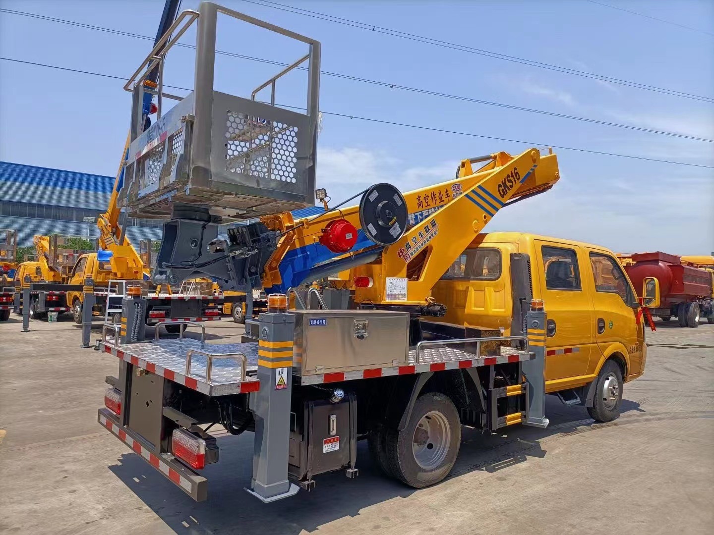 Dongfeng 4x2 High Altitude Operation Truck With 16 Meters Aerial Ladder Platform
